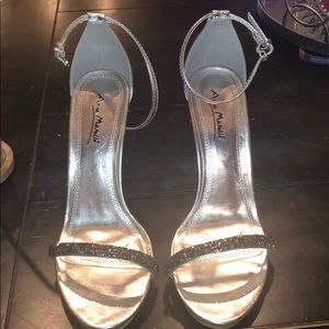 Silver beaded Heel Size 8. Can fit an 81/2-9.